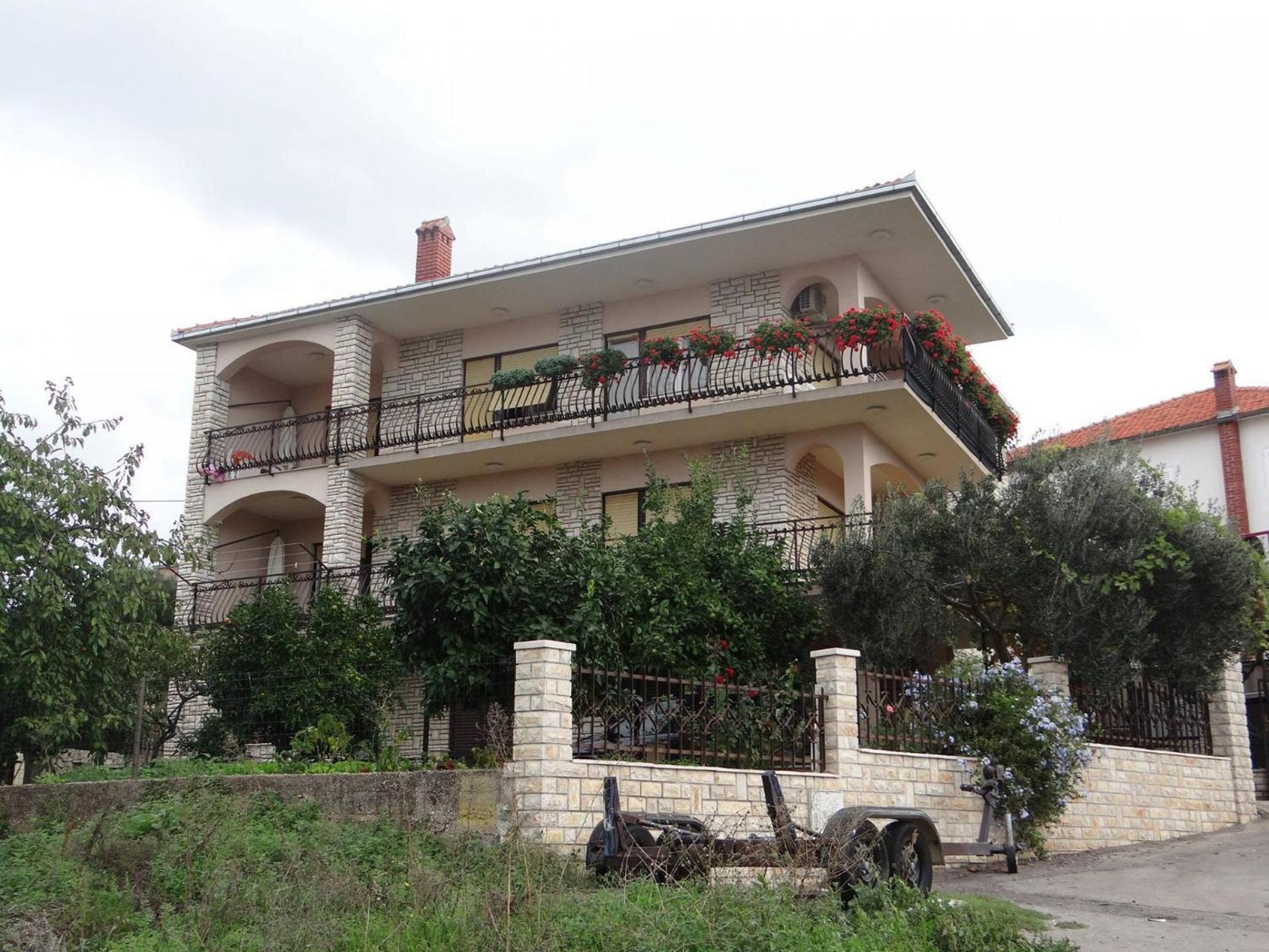 Apartment Bareta Trogir Exterior photo